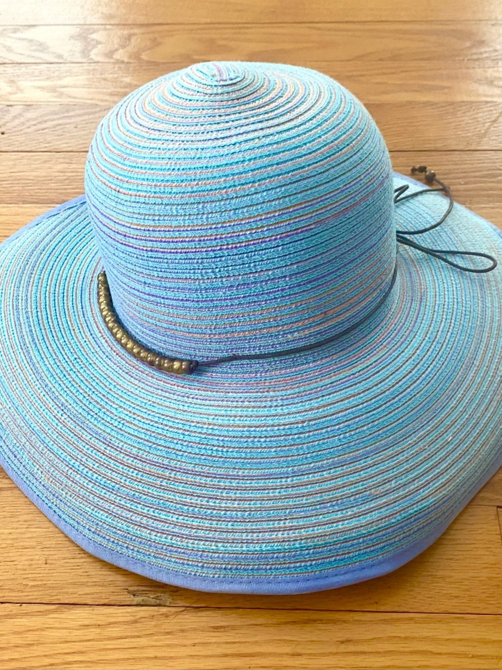 NWT Sun and beach hat. Blue multicolor.